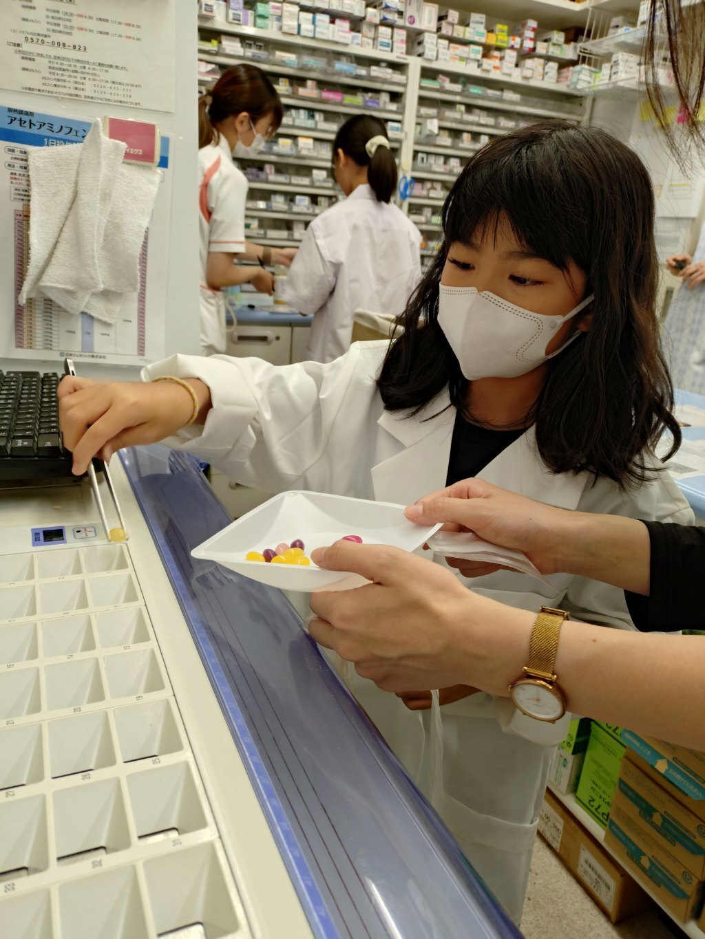 鳴神店投薬台